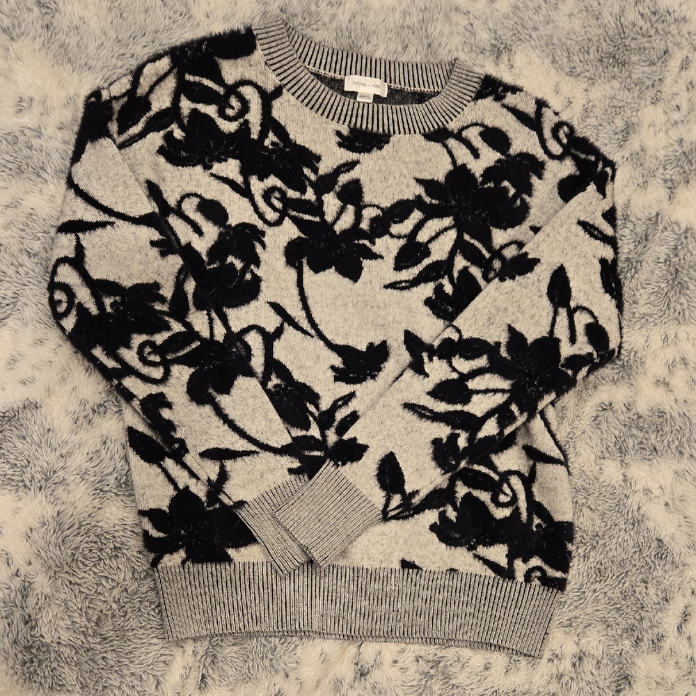 Elegant Floral Crew Neck Sweater in Black and Gray
